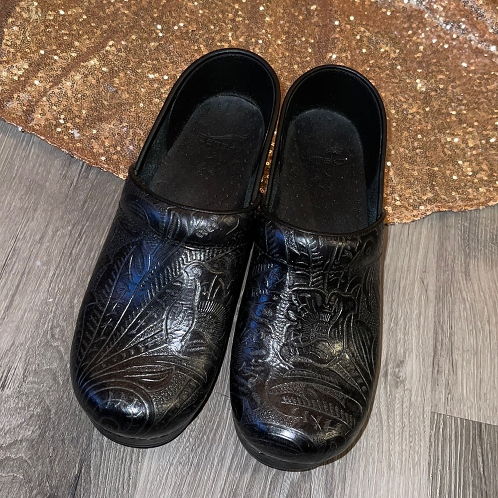 DANSKO NURSE CLOGS